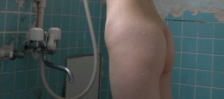 濡れたお尻も美しい・・・お風呂で撮影された美尻